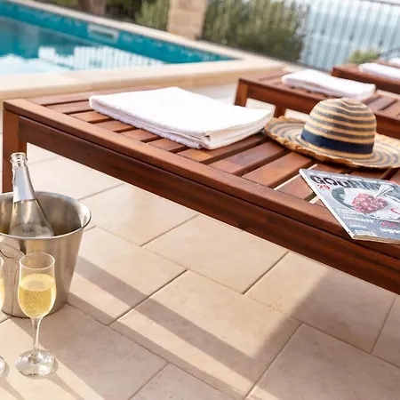 Villa Seafront Endless View